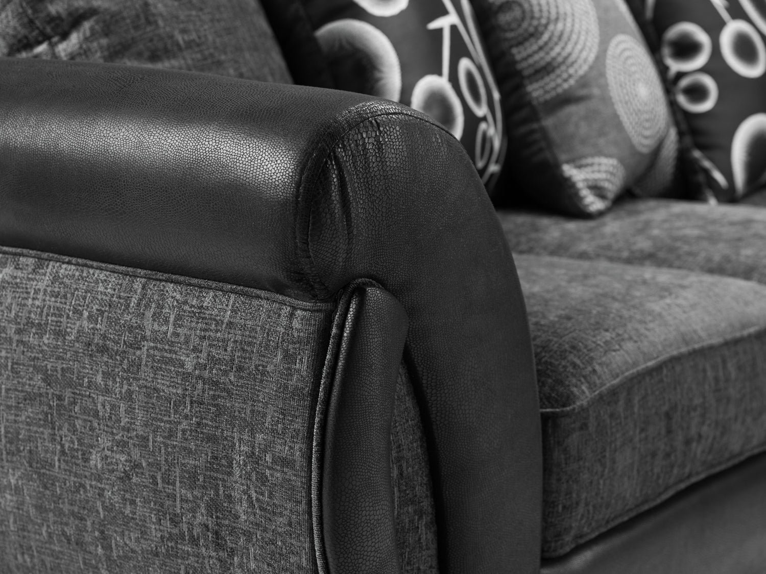 Shannon Sofa Black/Grey Swivel Chair